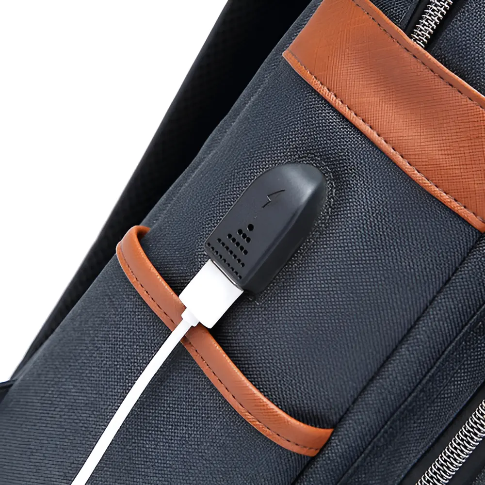 Mochila Kolke Kvm-534 Urbana Porta Notebook Puerto Usb Doble Cierre Reforzada - Imagen 4